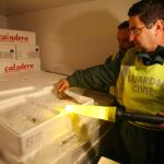 Control de la Guardia Civil de alimentos de la Navidad, en una imagen de archivo