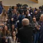 Campo Vidal y Navarrete charlan con los periodistas