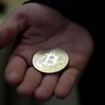 Imágen de archivo de una criptomoneda Bitcóin /Efe