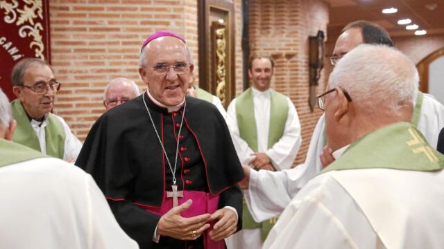 Carlos Osoro Sierra, ayer, en la parroquia de Santa María de Caná, en Pozuelo de Alarcón