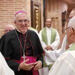 Carlos Osoro Sierra, ayer, en la parroquia de Santa María de Caná, en Pozuelo de Alarcón