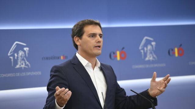 Rivera «planta» a Casado hoy en el Congreso