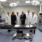 Susana Díaz, durante una visita a un hospital de Sevilla