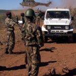 Soldados sudafricanos, durante unas prácticas militares, en una imagen de archivo