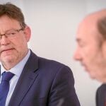 En la imagen, el secretario general del PSPV, Ximo Puig, durante una rueda de prensa con el líder del PSOE, Alfredo Pérez Rubalcaba
