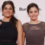 Sarah Mardini y su hermana Yusrfa en 2016