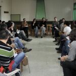 Pablo Iglesias durante la reunión que ha mantenido con su equipo electoral hoy en el antiguo campamento de Robledo, en Segovia.