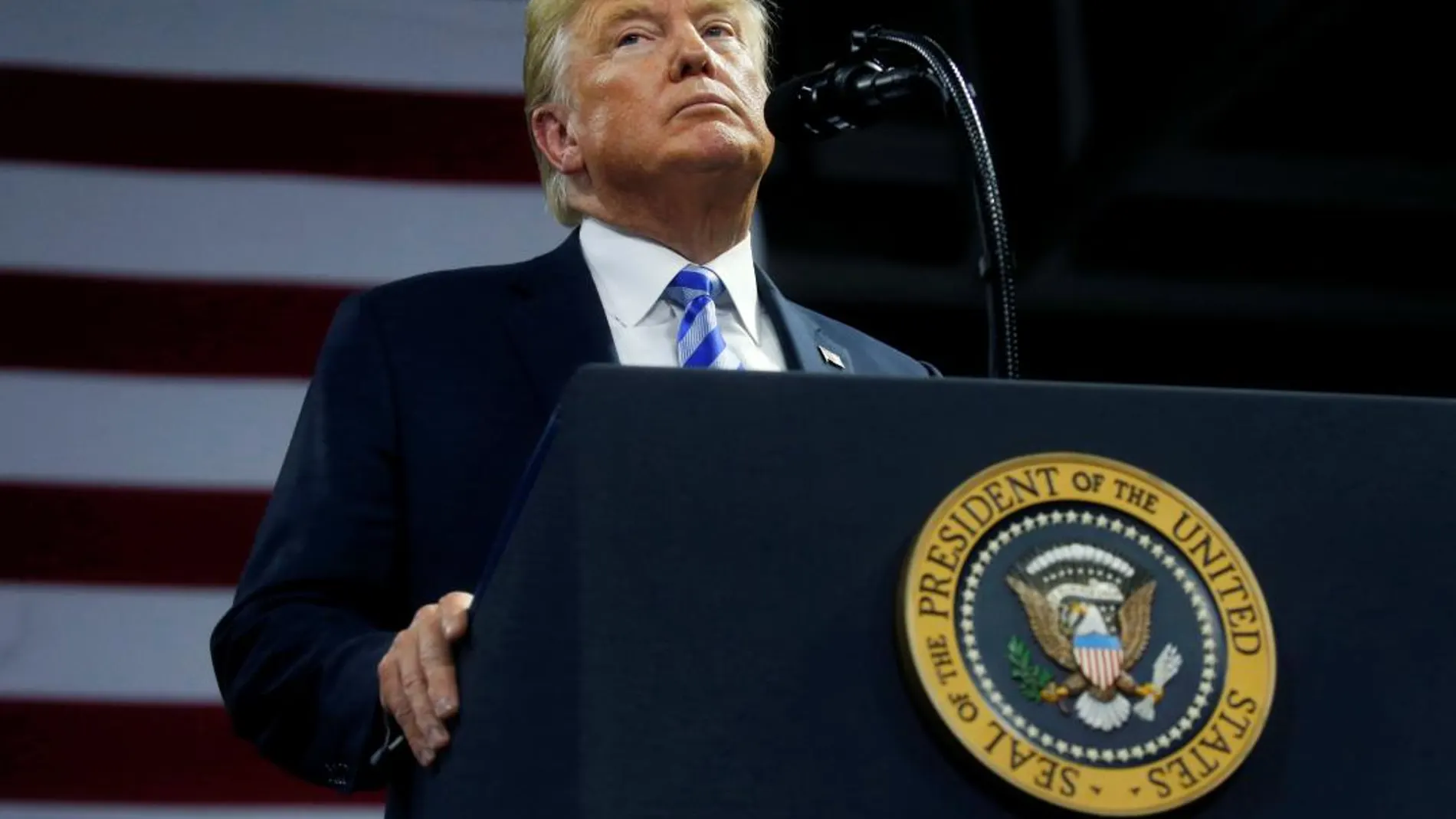 Donald Trump se prepara para dar un discurso en Charleston / Reuters