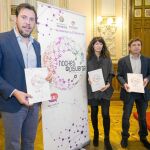 En la imagen, Óscar Puente, Ana Redondo y Juan José Rodríguez.