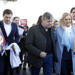 La presidenta de la Comunidad de Madrid, Cristina Cifuentes, junto al diputado venezolano, Lester Toledo (d); el padre de Leopoldo López, (2i), y el presidente de Ciudadanos, Albert Rivera (i), durante el acto en defensa del líder opositor venezolano