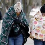 Los estadounidense tratan de sobrevivir a la ola de frío polar que azota estos días el medio-oeste de EE UU / Ap