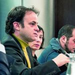 Jaume Asens presentó ayer en el Consistorio la nueva Oficina Antifraude acompañado de Joan Linares y David Fernàndez, entre otros