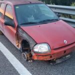 Detenida una mujer por conducir bebida, en dirección contraria y sin una rueda