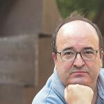 Iceta (58 años) se toma un descanso, pero no desconecta. Atento a la política y con algunas citas. Entre ellas, Manuel Valls. Le volvió a negar el apoyo a su candidatura por Barcelona. Sobre la política catalana no es optimista, cree que las elecciones llegarán tras los juicios por el 1 de octubre/ Foto: Shooting