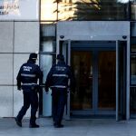 La Policía de Getafe consiguió cortar el paso y para la barredora