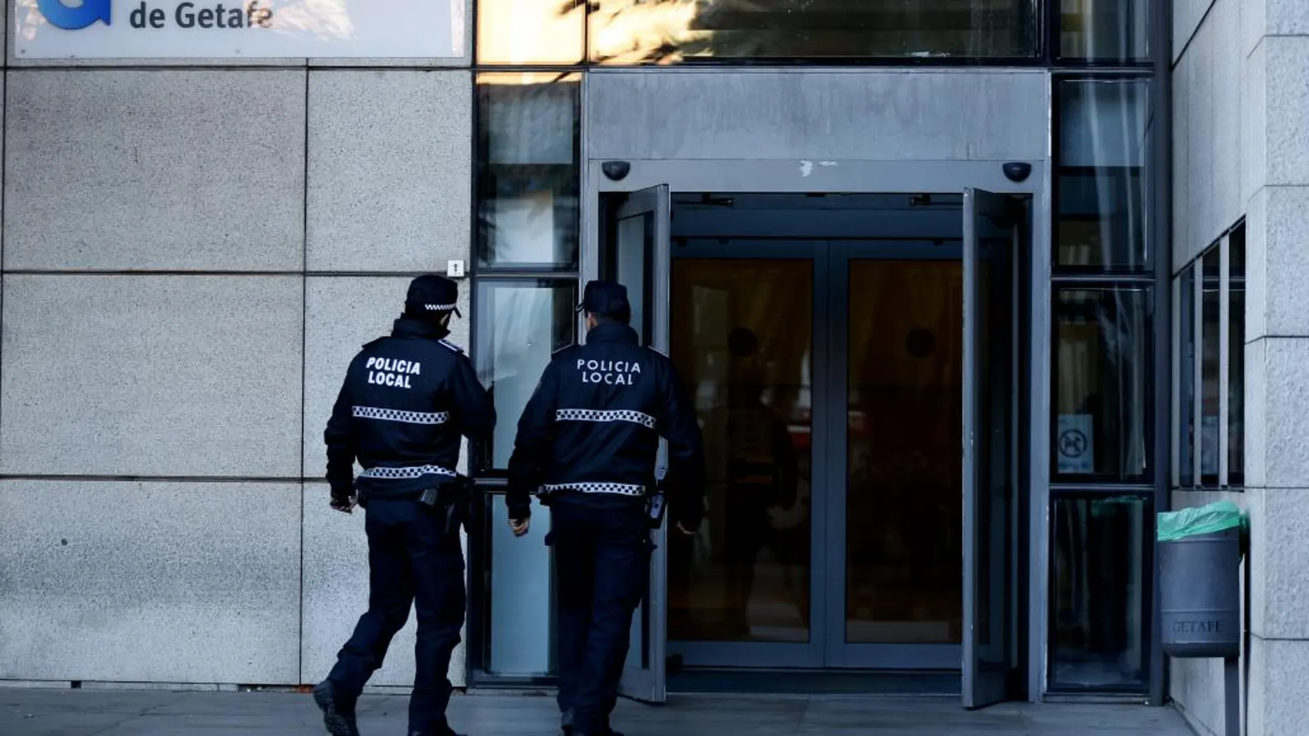 La Policía de Getafe consiguió cortar el paso y para la barredora