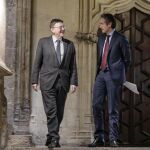 El presidente de la Generalitat, Ximo Puig, recibió al ministro de Fomento, Íñigo de la Serna