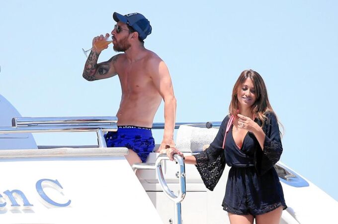 Leo Messi descansa en Ibiza junto a su mujer Antonella y sus hijos Thiago y Mateo