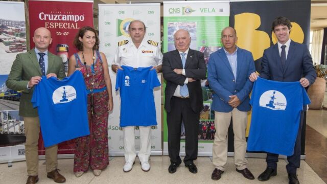 Los vicepresidentes y comodoro del Club Naútico, Ramón Quintero, Paloma Trueba y Ricardo Moreno, respectivamente, en el acto de presentación junto al delegado de Turismo y Deporte, José Manuel Girela; el delegado de Deportes del Ayuntamiento de Sevilla, David Guevara; y el Comandante Naval de Sevilla, Javier Albert