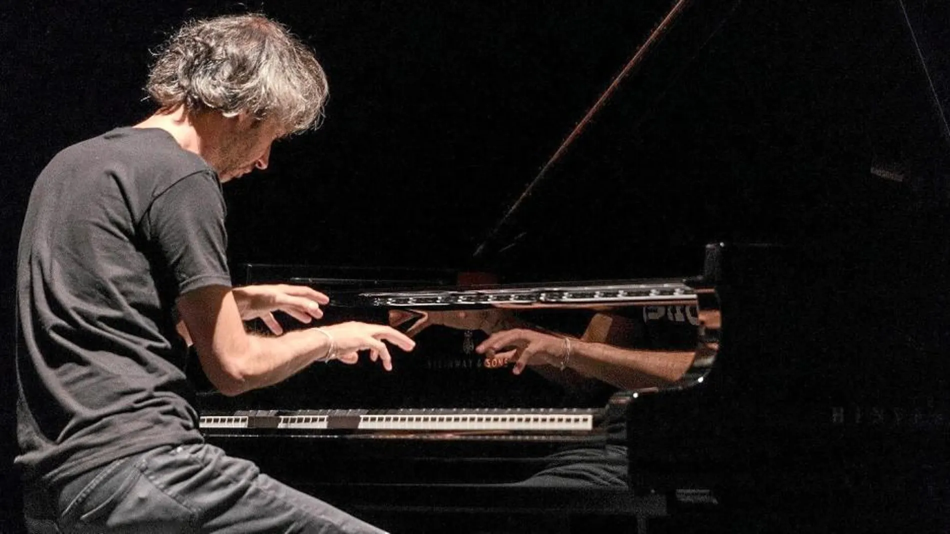 James Rhodes llenó el pasado jueves el Teatro Romano de Sagunt en el marco del festival Sagunt a Escena.