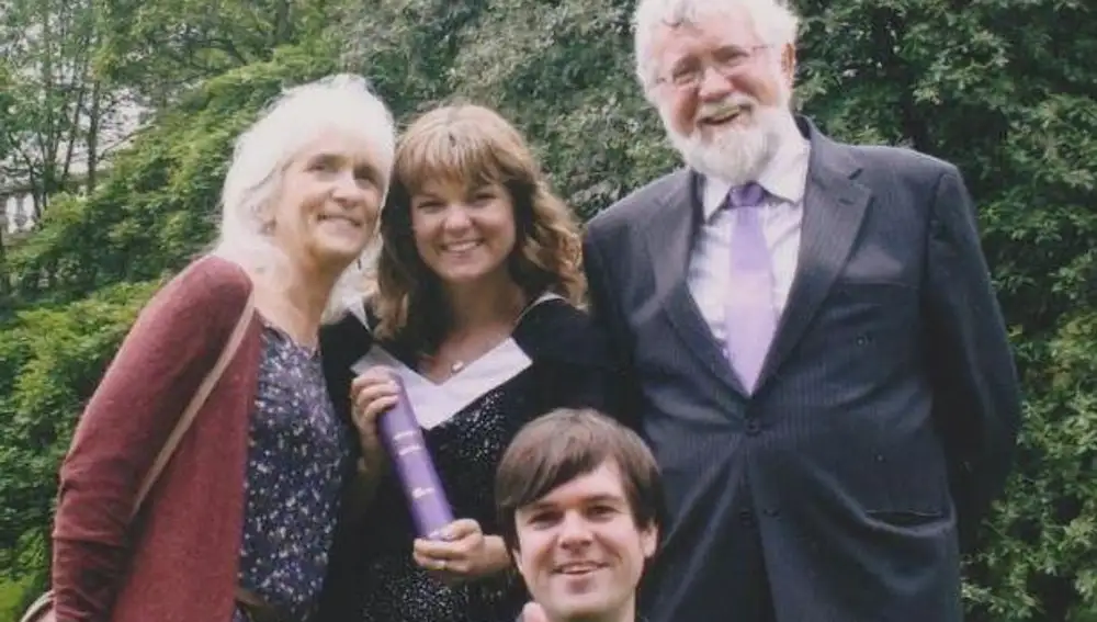 Jo Cameron con su marido y su hija