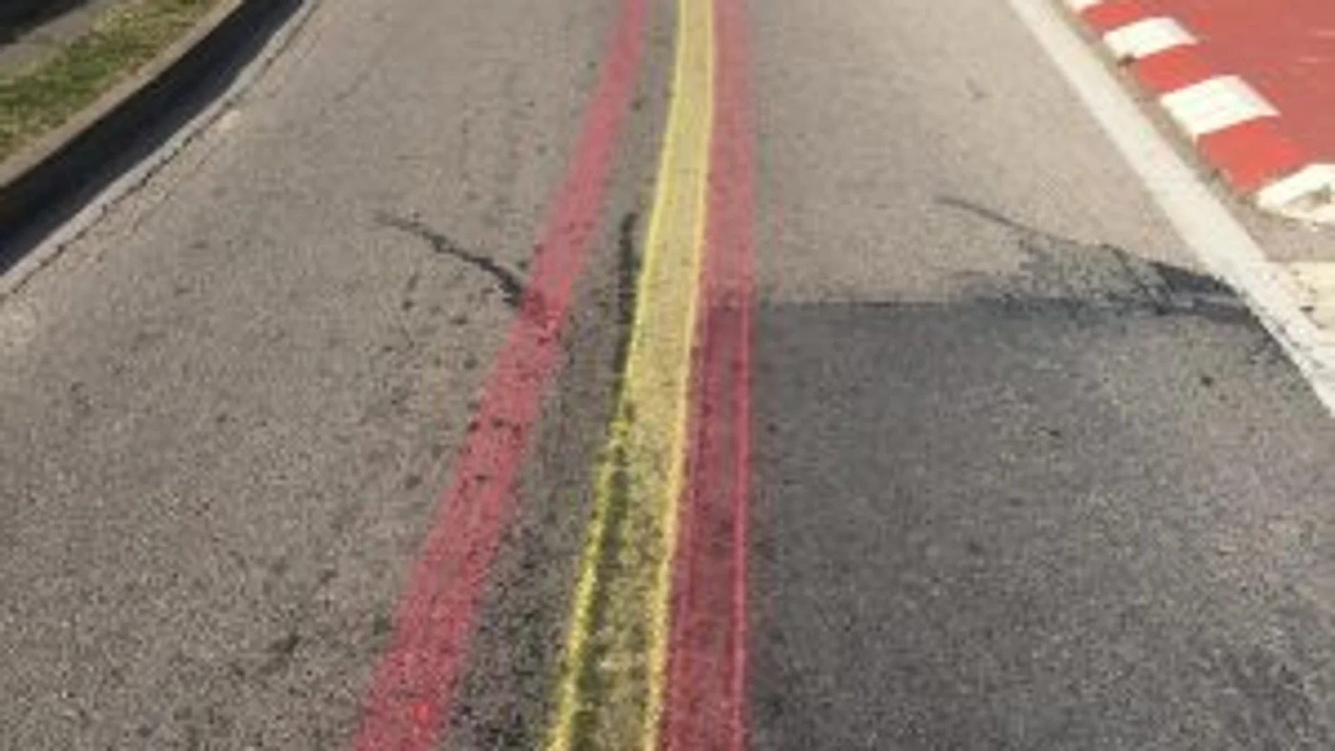 Una de las carreteras con la bandera de España/DolçaCalalunya