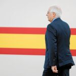 La Comisión Nacional del Mercado de Valores (CNMV) confirmó ayer una sanción de 30.000 euros al ministro de Exteriores, Josep Borrell