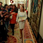 Ana Pastor, ayer a la entrada de la reunión de la Mesa de la Diputación Permanente