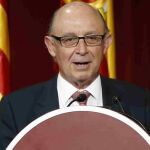 Cristóbal Montoro, durante su intervención esta tarde en la Asamblea General de la patronal Foment del Treball, celebrada en su sede en Barcelona.