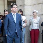 El magistrado y ex alto cargo de la Junta Pedro Izquierdo, en el centro de la imagen