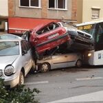 Imagen del cúmulo de coches apilados tras el accidente