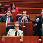 El presidente Herrera durante una de sus respuestas a las preguntas de la oposición