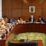 La mesa del Parlamento se reunió ayer en la Cámara andaluza