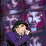 Joaquín Sabina, en un momento del concierto de ayer