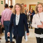 La consejera Alicia García y la fiscal superior de Castilla y León, Lourdes Rodríguez, antes de participar en los cursos de formación de fiscales en la Facultad de Derecho de Valladolid
