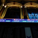 Vista de un panel de la Bolsa de Madrid que refleja la evolución del Ibex 35 / Efe