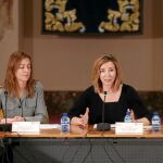 La consejera de Familia, Alicia Garcia, preside la mesa sobre el seguimiento de drogas junto a Esperanza Vázquez