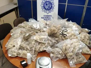 Alijo de drogas sintéticas, MDMA, incautado en una de los dos operaciones llevadas a cabo hoy por la Policía Nacional Alijo de drogas sintéticas, MDMA, incautado en una de los dos operaciones llevadas a cabo hoy por la Policía Nacional