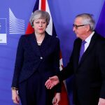 May y Juncker en la Comisión Europea