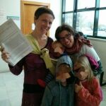 María José Torres y Brenda Kelleher con sus tres hijos