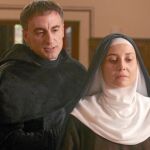 Marian Álvarez en el papel de Santa Teresa y David Luque como Rodrigo Salazar