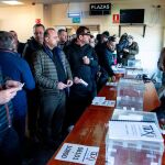 Los taxistas votan, a lo largo del día, si continúan con el paro patronal