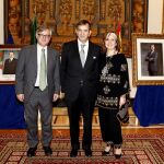 En el centro el anfitrión argelino, embajador Mohammed Haneche, acompañado a su izquierda por el secretario de Estado del MAE, don Ignacio Ybáñez Rubio y a su derecha su señora esposa