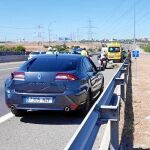 El agente estaba junto a un compañero multando a otro conductor en el arcén de la A-1