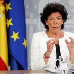 La ministra de Educación y Formación Profesional (FP), Isabel Celaá, durante la rueda de prensa posterior a la reunión del Consejo de Ministros. Foto: Efe
