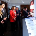 La consejera García Cirac inaugura la exposición «40 años de Constitución española»