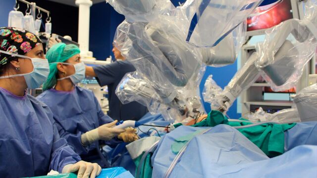 Vall d’Hebron cuenta con dos robots Da Vinci de última tecnología