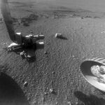 Una de las últimas imágenes enviadas por el Opportunity, el pasado mes de junio, antes de hibernar a causa de la tormenta / AP