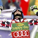 Eva-Maria Brem celebra su victoria tras entrar en meta