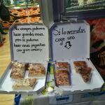 La dueña de la pizzeria “Nisa” deja porciones para quién lo necesite